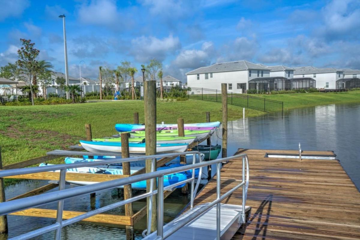 Popular attractions Area Nearby Property